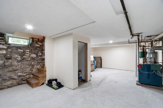 15 Bennett St, Hudson, MA 01749