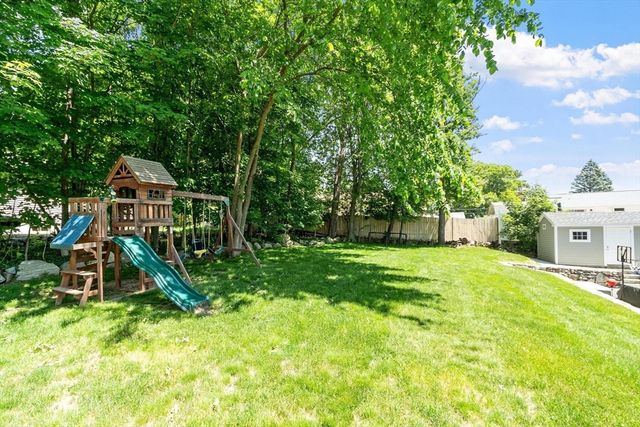 15 Bennett St, Hudson, MA 01749
