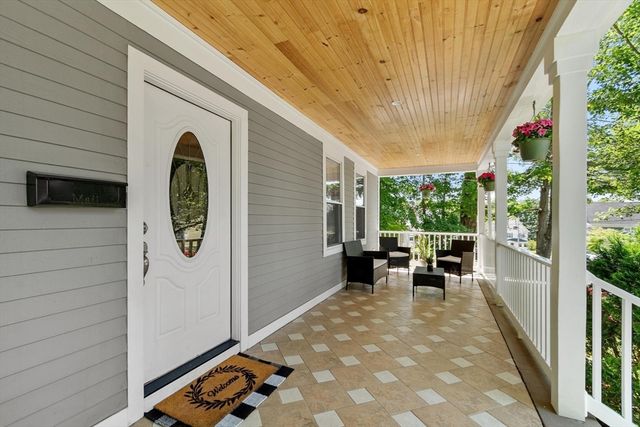 15 Bennett St, Hudson, MA 01749