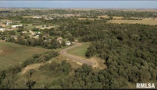 310 SILVER CREEK Road, De Witt, IA 52742