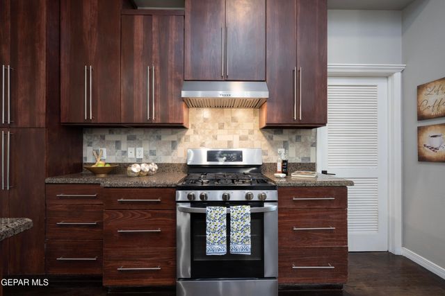 1045 MAXIMO Street, El Paso, TX 79932