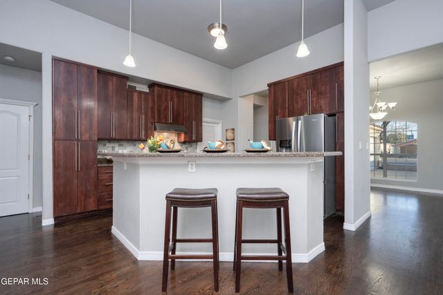 1045 MAXIMO Street, El Paso, TX 79932