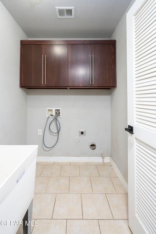 1045 MAXIMO Street, El Paso, TX 79932