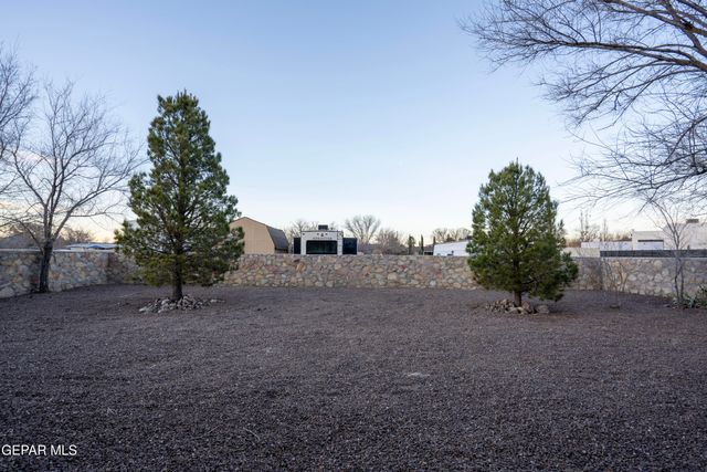 1045 MAXIMO Street, El Paso, TX 79932