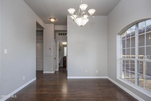 1045 MAXIMO Street, El Paso, TX 79932