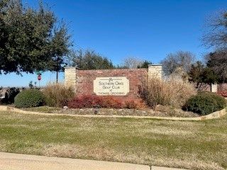 1221 Southern Oaks Court, Fort Worth, TX 76028