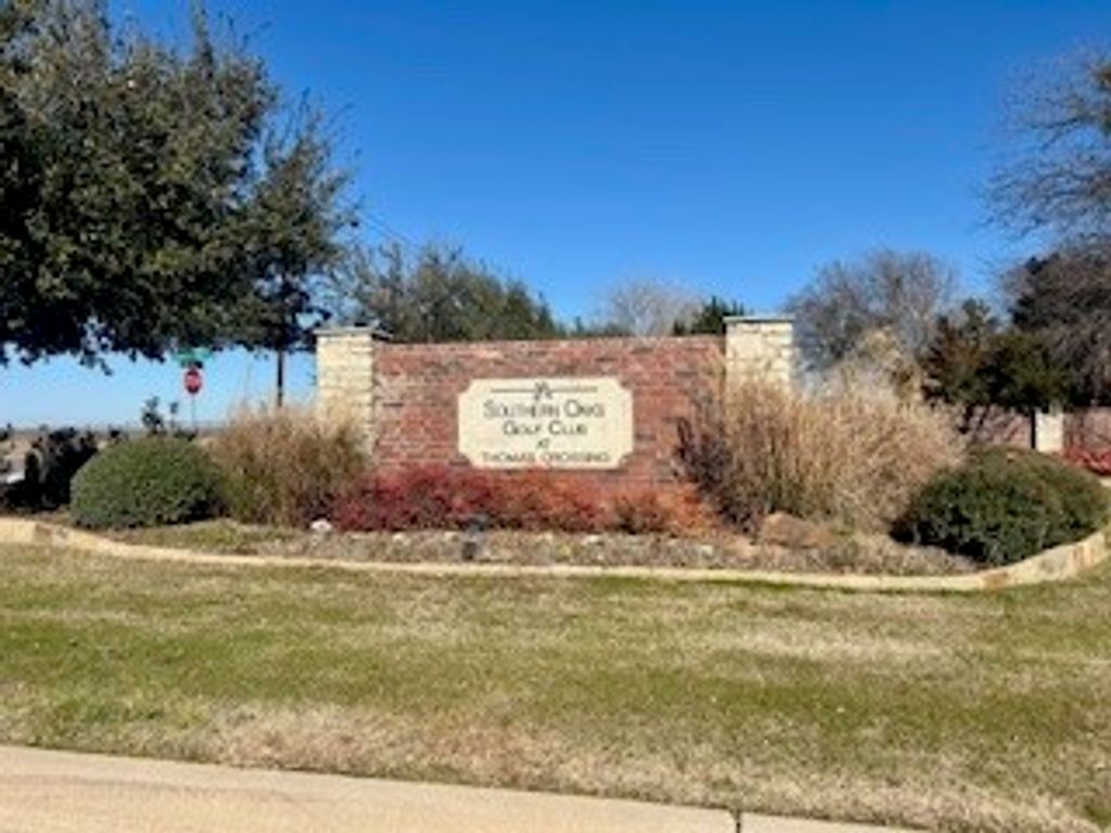 1221 Southern Oaks Court, Fort Worth, TX 76028