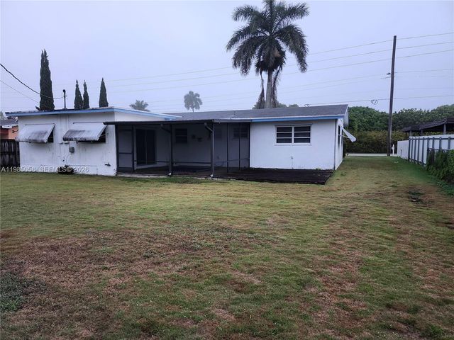 690 NW 19th St, Homestead, FL 33030