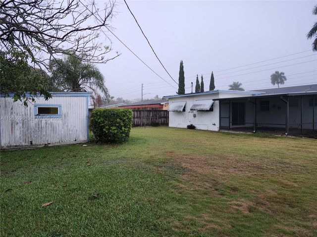 690 NW 19th St, Homestead, FL 33030