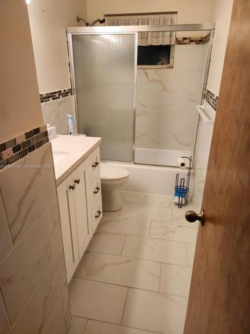 690 NW 19th St, Homestead, FL 33030