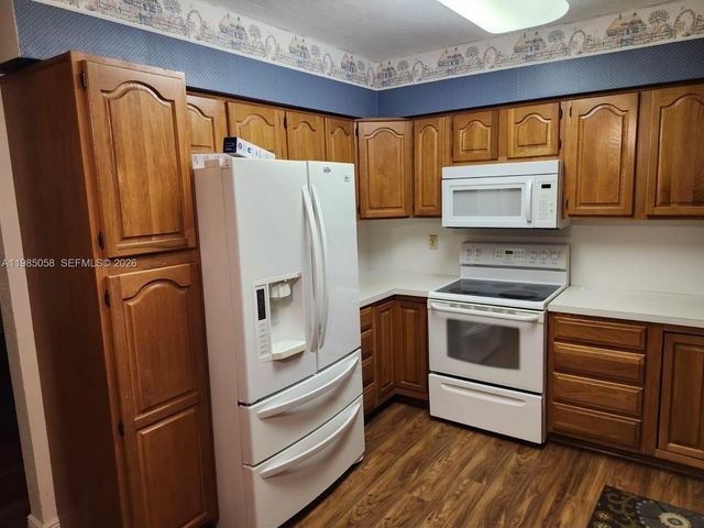 690 NW 19th St, Homestead, FL 33030