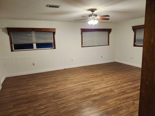 690 NW 19th St, Homestead, FL 33030