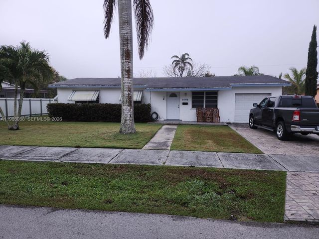 690 NW 19th St, Homestead, FL 33030