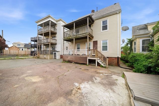32 Irwin St, Winthrop, MA 02152