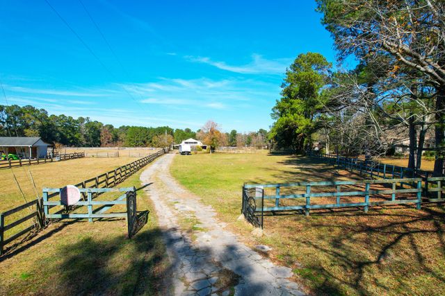 274 Campbell Road, Ridgeville, SC 29472