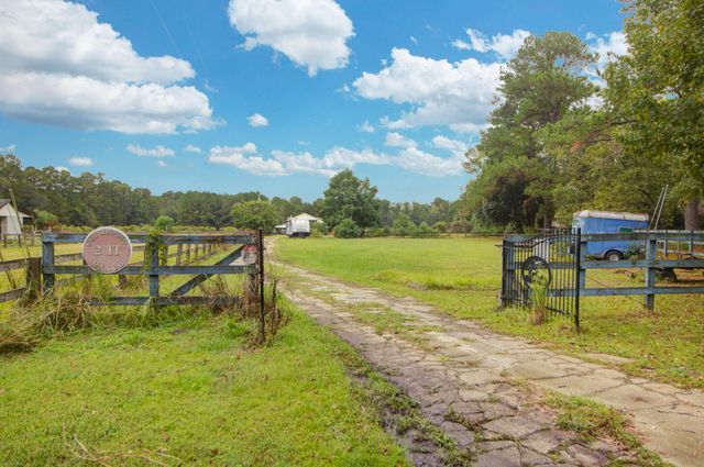 274 Campbell Road, Ridgeville, SC 29472