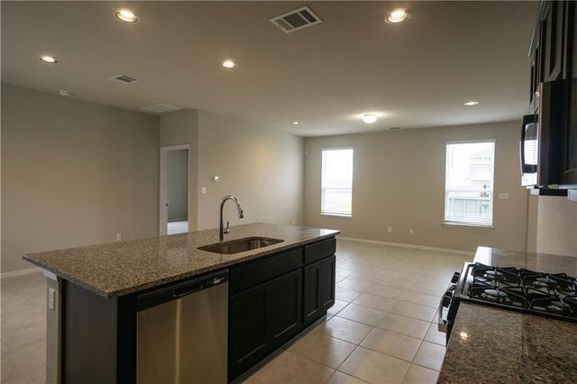 179 White Dunes DR, Maxwell, TX 78656