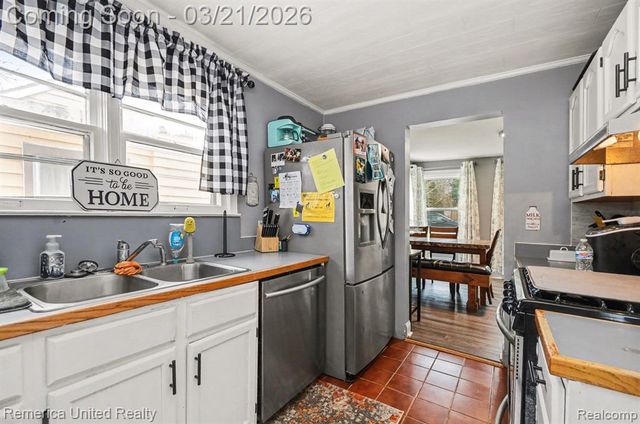 9079 Grove Drive, Whitmore Lake, MI 48189