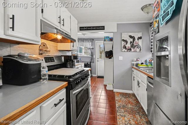 9079 Grove Drive, Whitmore Lake, MI 48189