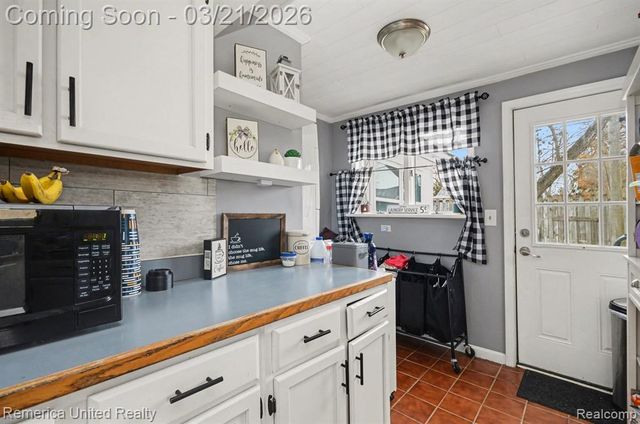 9079 Grove Drive, Whitmore Lake, MI 48189