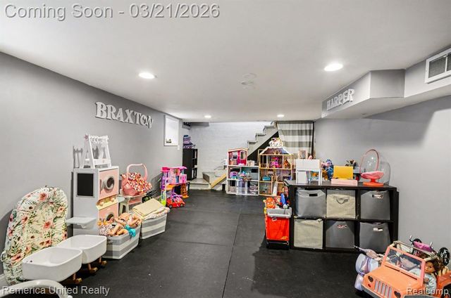 9079 Grove Drive, Whitmore Lake, MI 48189