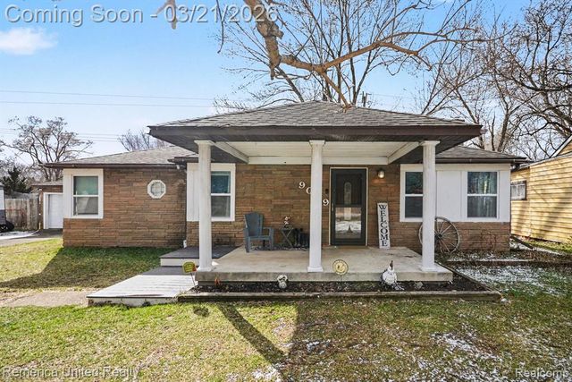 9079 Grove Drive, Whitmore Lake, MI 48189