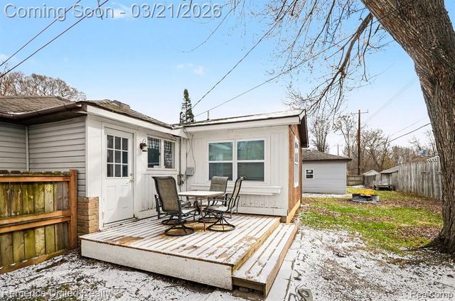 9079 Grove Drive, Whitmore Lake, MI 48189