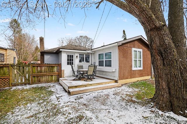 9079 Grove Drive, Whitmore Lake, MI 48189