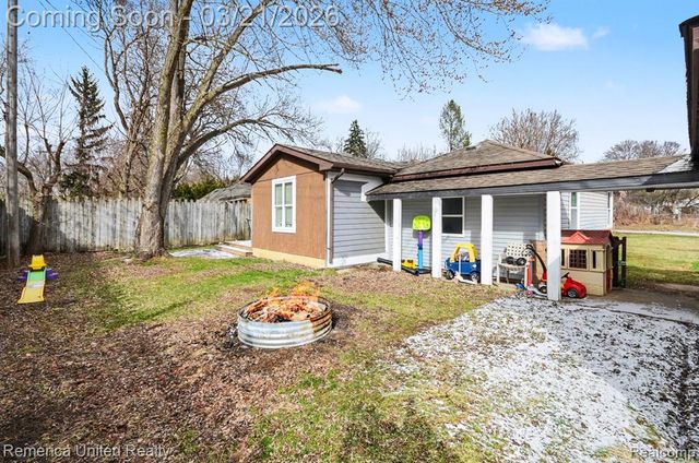 9079 Grove Drive, Whitmore Lake, MI 48189