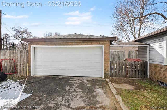 9079 Grove Drive, Whitmore Lake, MI 48189