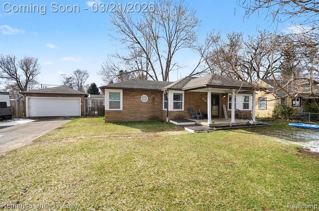 9079 Grove Drive, Whitmore Lake, MI 48189