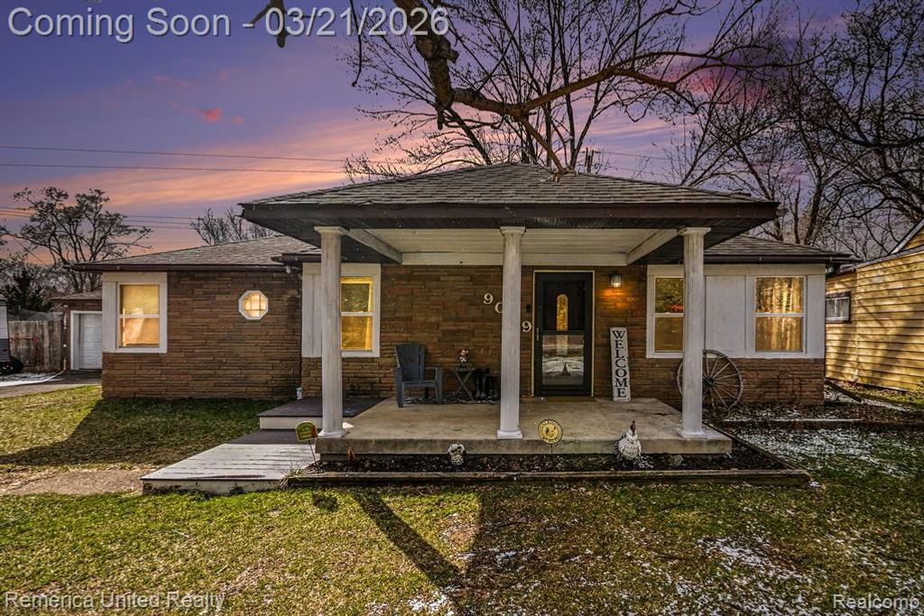 9079 Grove Drive, Whitmore Lake, MI 48189