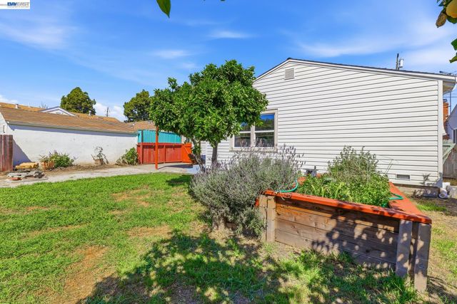 16311 Ria Dr, Ashland, CA 94578