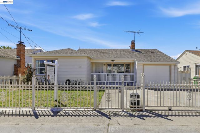 16311 Ria Dr, Ashland, CA 94578