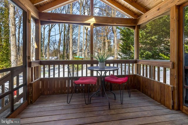 6522 OAKWOOD DR, Falls Church, VA 22041