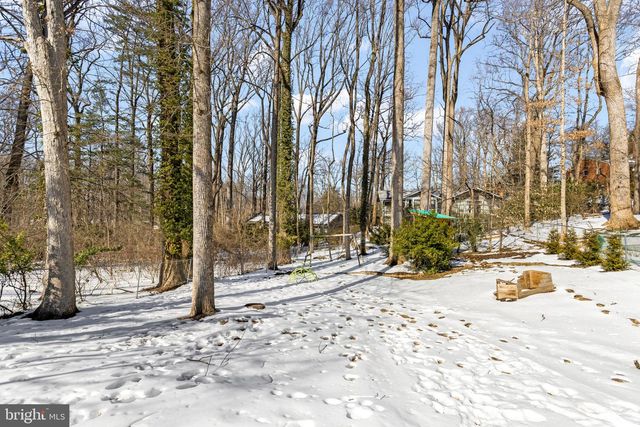 6522 OAKWOOD DR, Falls Church, VA 22041