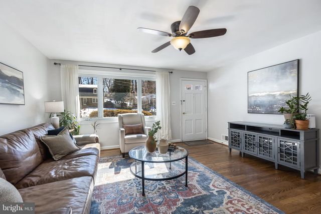 6522 OAKWOOD DR, Falls Church, VA 22041