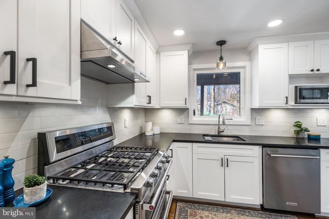 6522 OAKWOOD DR, Falls Church, VA 22041