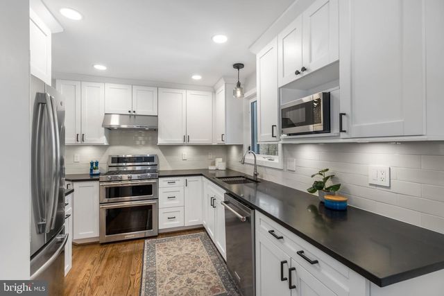 6522 OAKWOOD DR, Falls Church, VA 22041