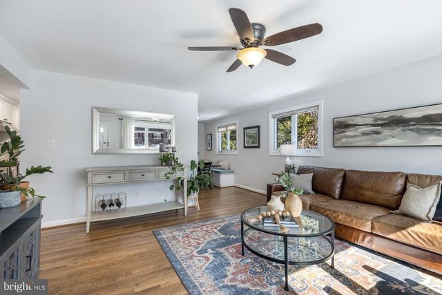 6522 OAKWOOD DR, Falls Church, VA 22041