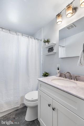 6522 OAKWOOD DR, Falls Church, VA 22041