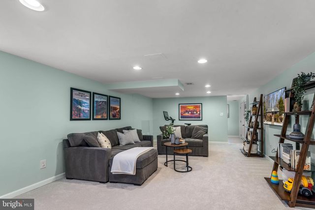 6522 OAKWOOD DR, Falls Church, VA 22041