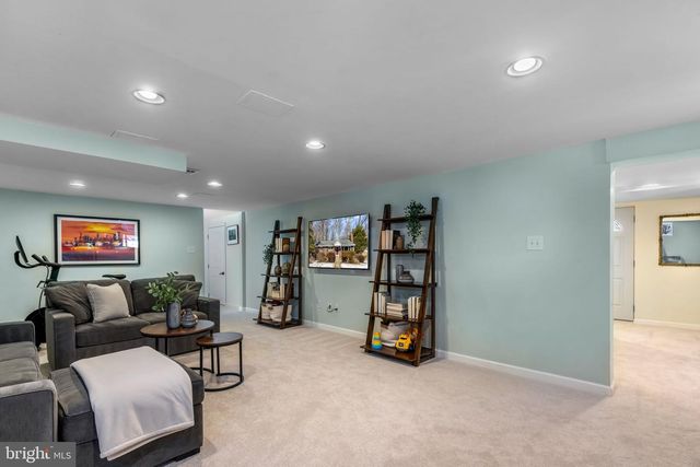 6522 OAKWOOD DR, Falls Church, VA 22041