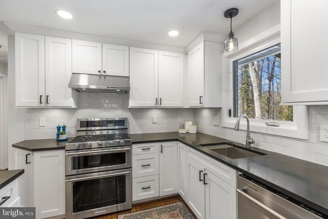 6522 OAKWOOD DR, Falls Church, VA 22041