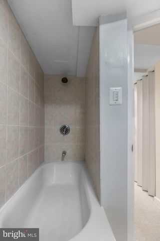 6522 OAKWOOD DR, Falls Church, VA 22041