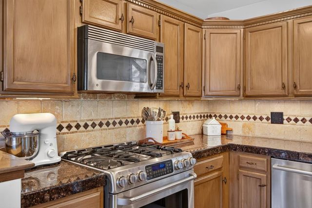 16924 Oscar Dr, Grass Valley, CA 95949