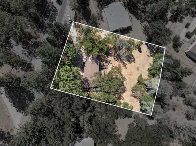 16924 Oscar Dr, Grass Valley, CA 95949