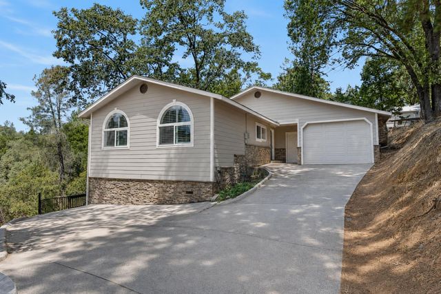16924 Oscar Dr, Grass Valley, CA 95949