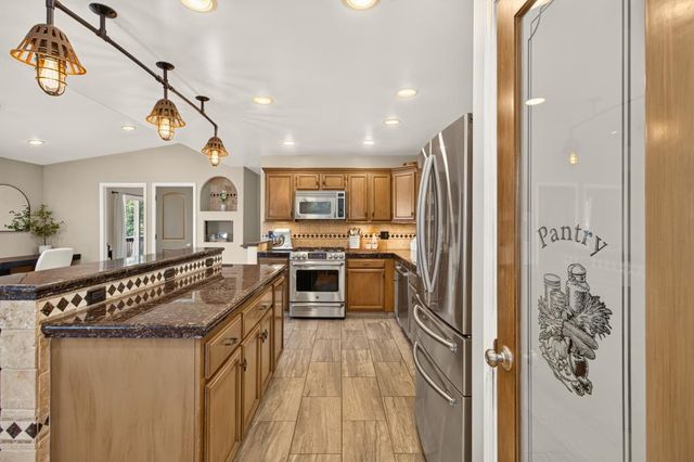 16924 Oscar Dr, Grass Valley, CA 95949