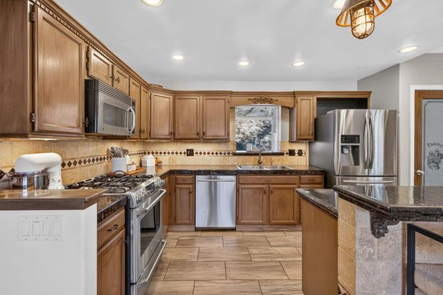 16924 Oscar Dr, Grass Valley, CA 95949